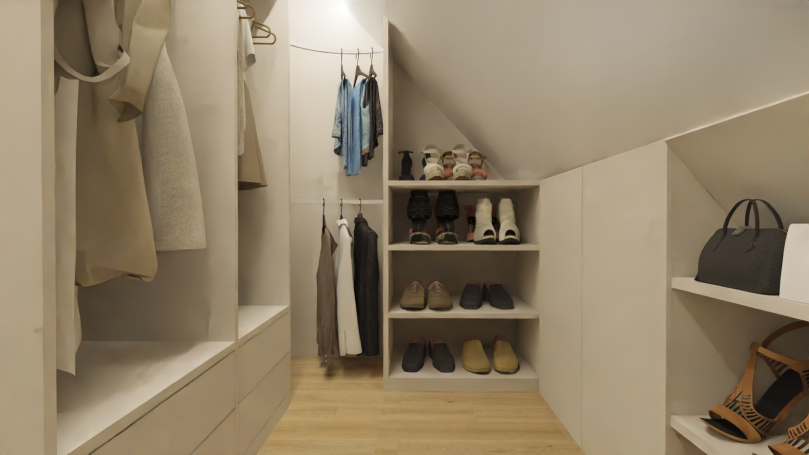 Slaapkamer inloopkast Ruime inloopkast met opbergplanken voor kleding en schoenen.